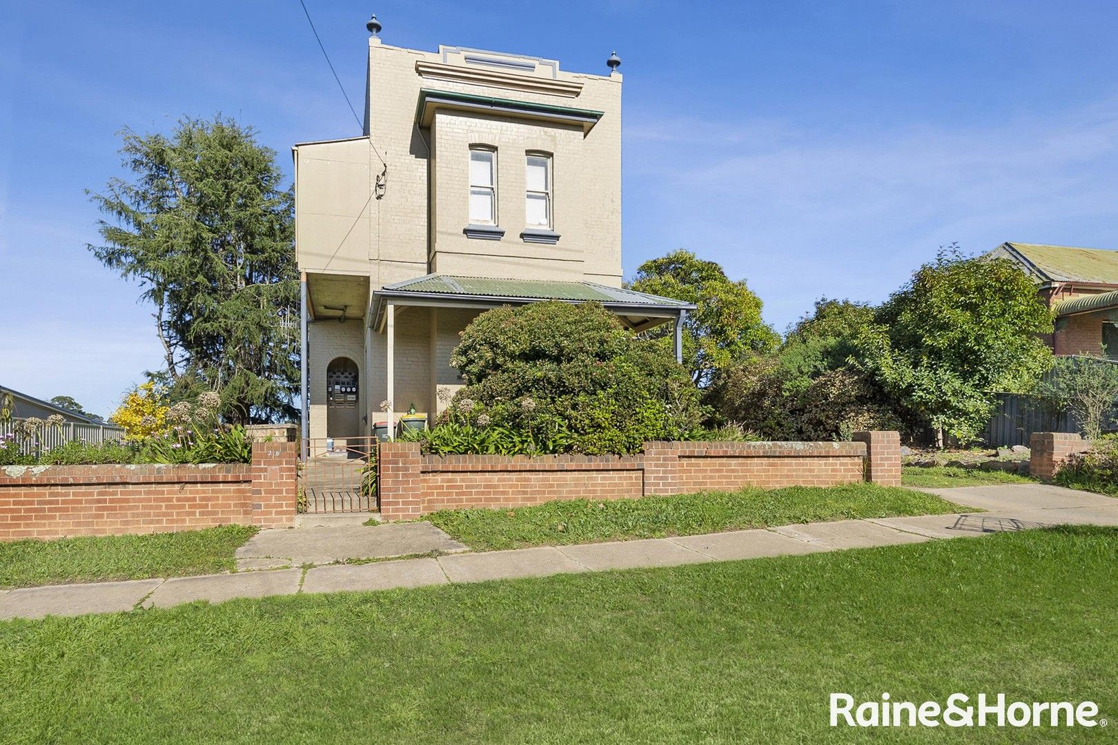 2 bedrooms Apartment / Unit / Flat in 2/28 Addison St GOULBURN NSW, 2580