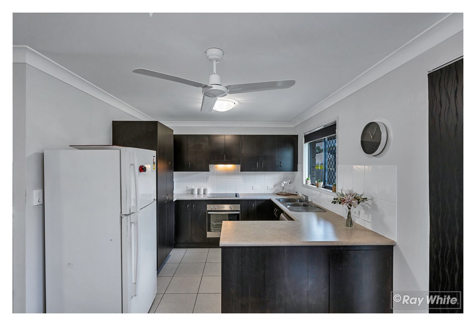 4 Jomarant Place, Kawana QLD 4701, Image 2