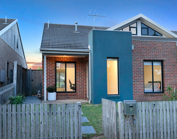 7 Burberry Lane, Deer Park VIC 3023