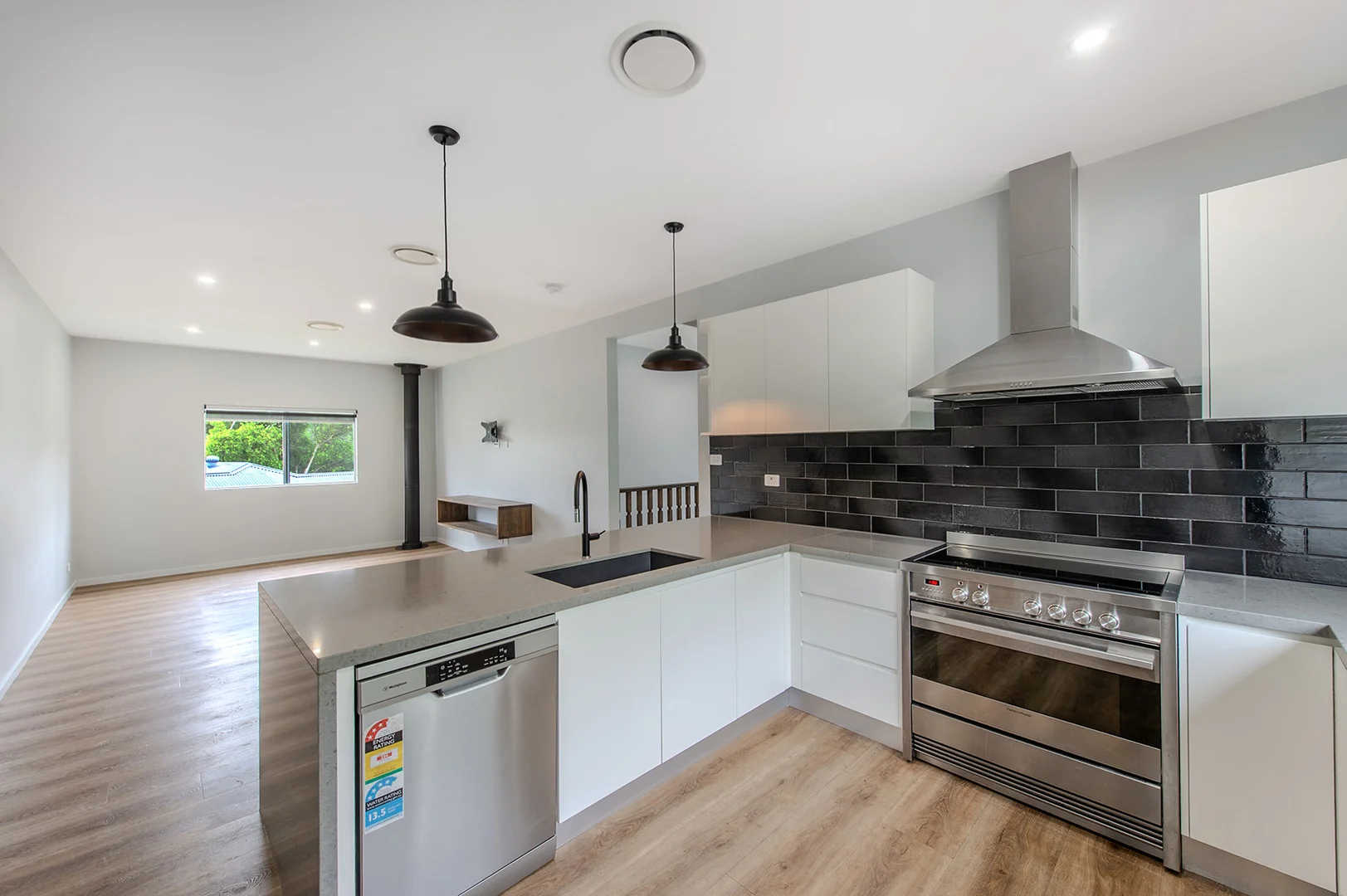 Additional image 13 of 3 Golfview Drive, Wallacia NSW 2745