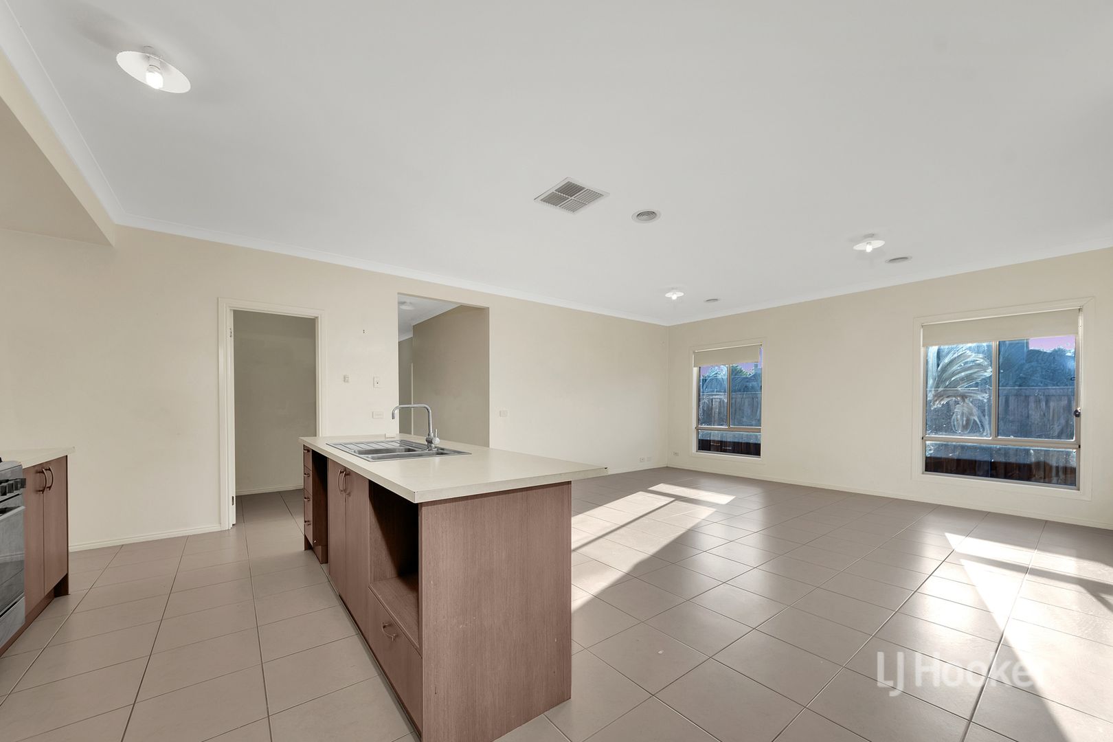 82 Fongeo Drive, Point Cook VIC 3030, Image 2