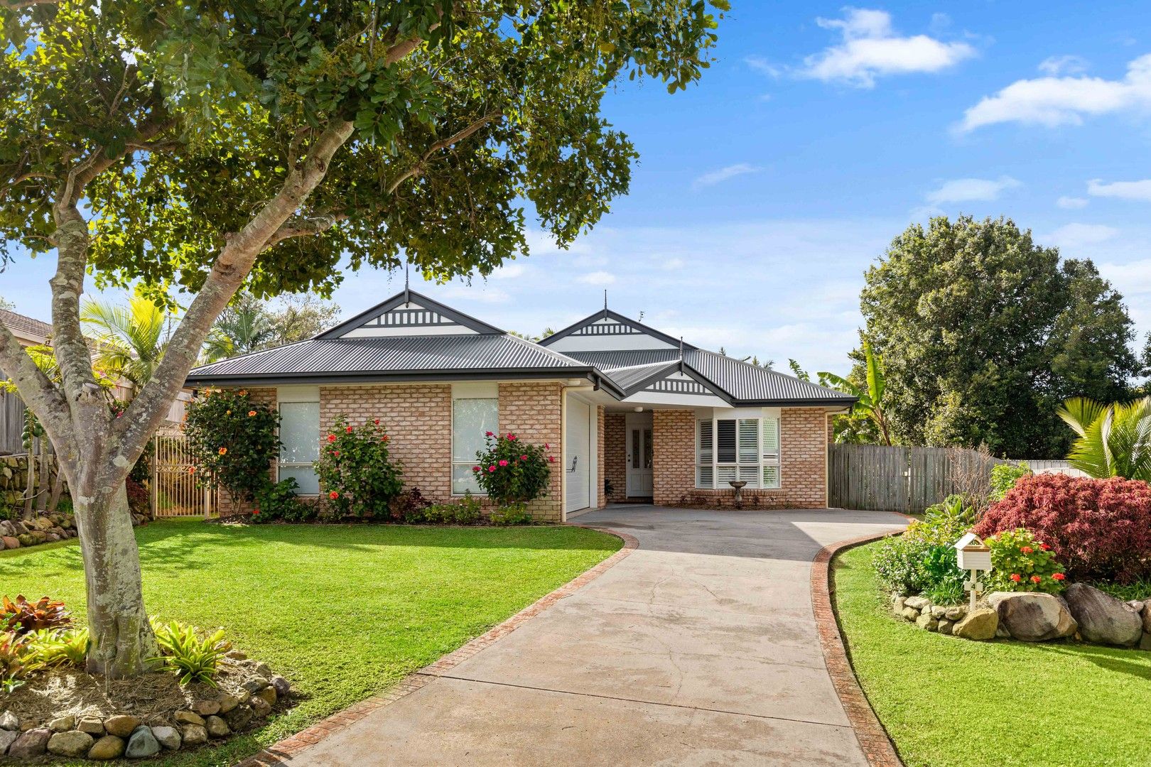 4 bedrooms House in 4 Harvard Court SIPPY DOWNS QLD, 4556