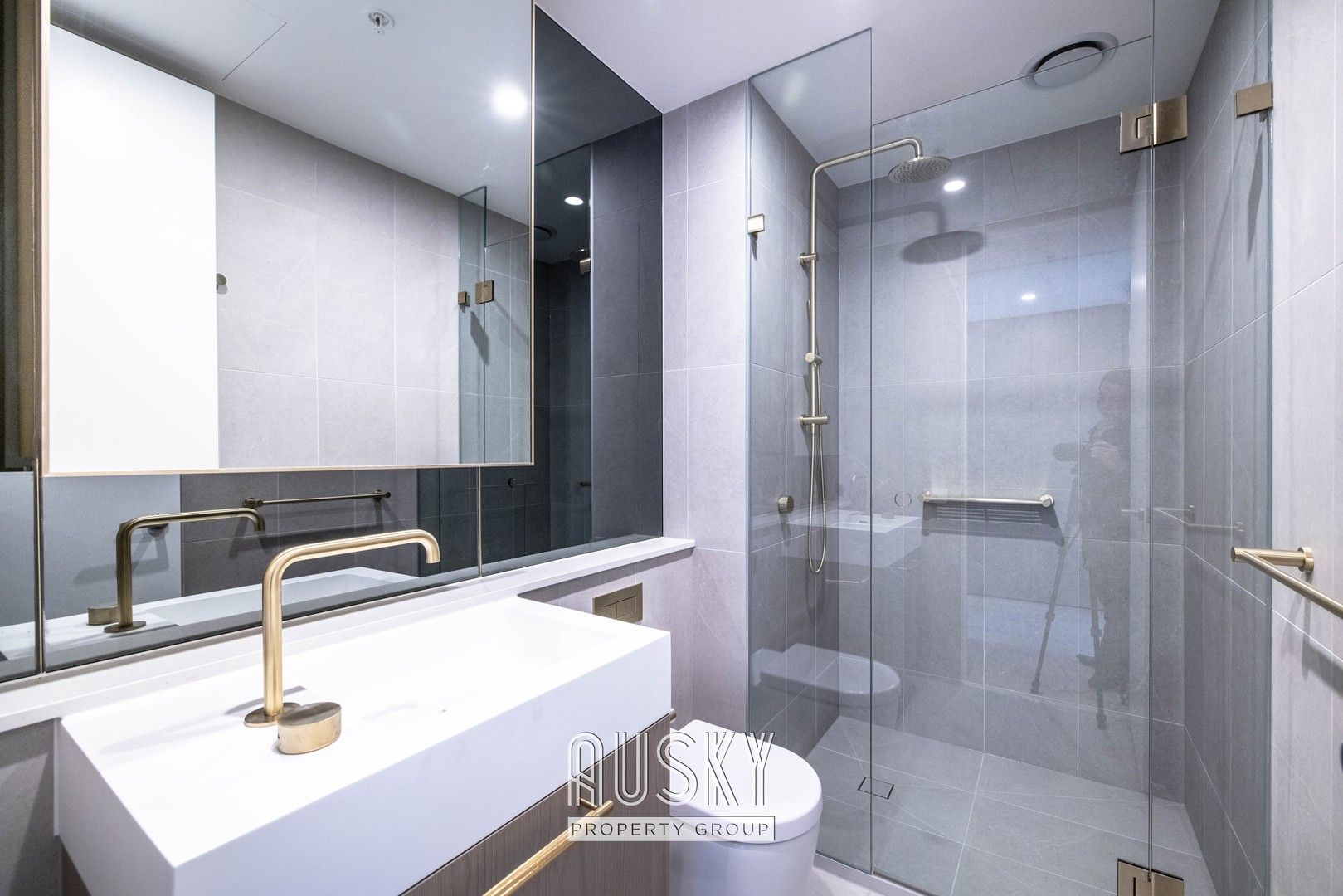 2 bedrooms Apartment / Unit / Flat in 1201A/25 Osullivan Road GLEN WAVERLEY VIC, 3150