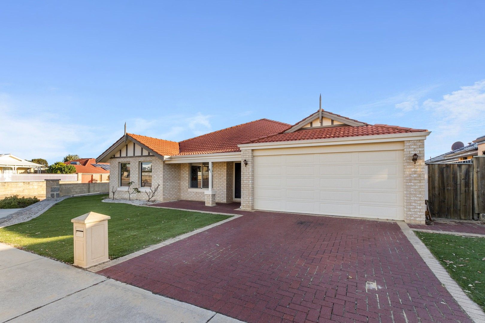 4 bedrooms House in 61 Oakhill Heights ELLENBROOK WA, 6069