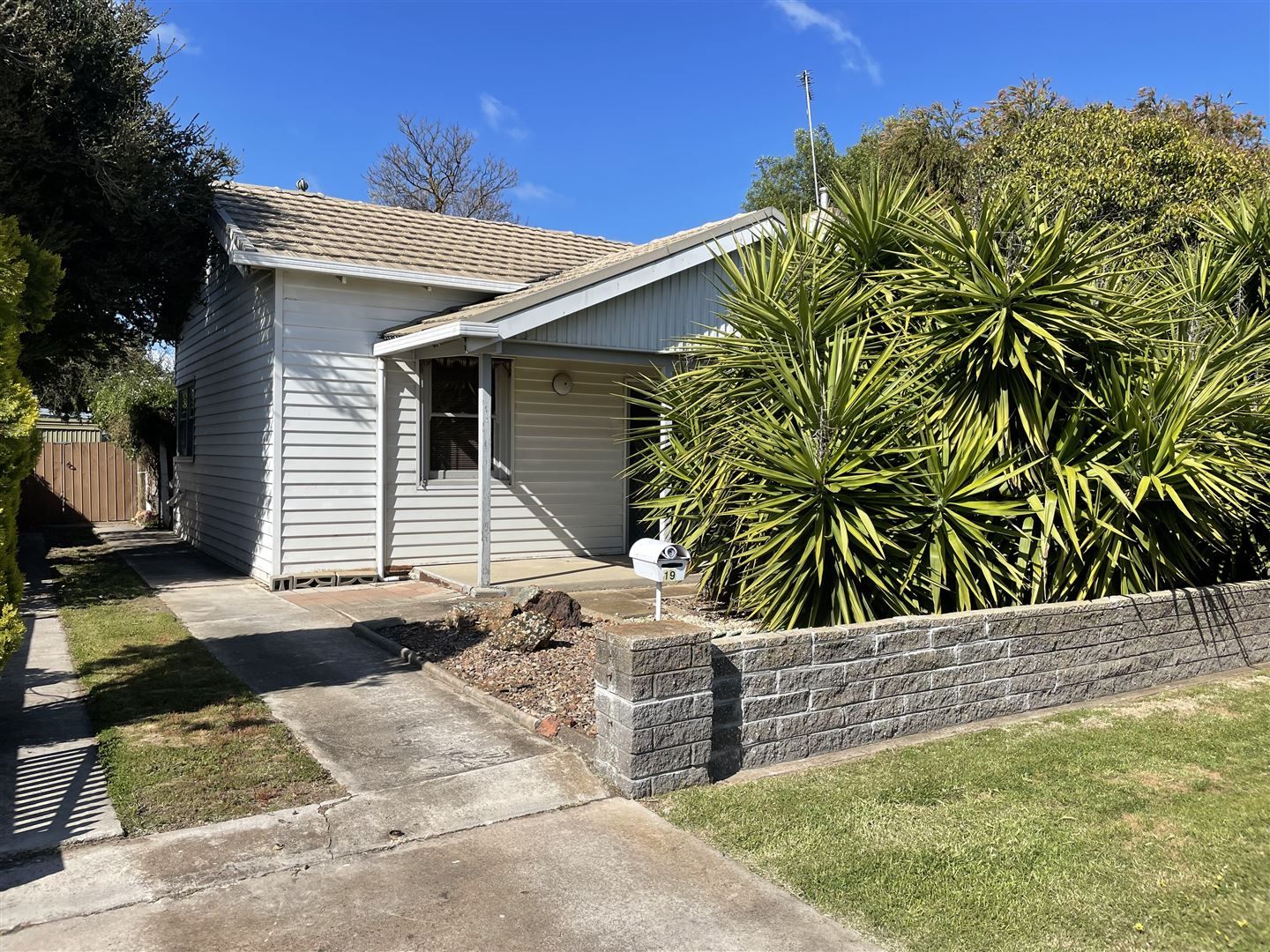 2 bedrooms House in 19 Hazel Street HORSHAM VIC, 3400