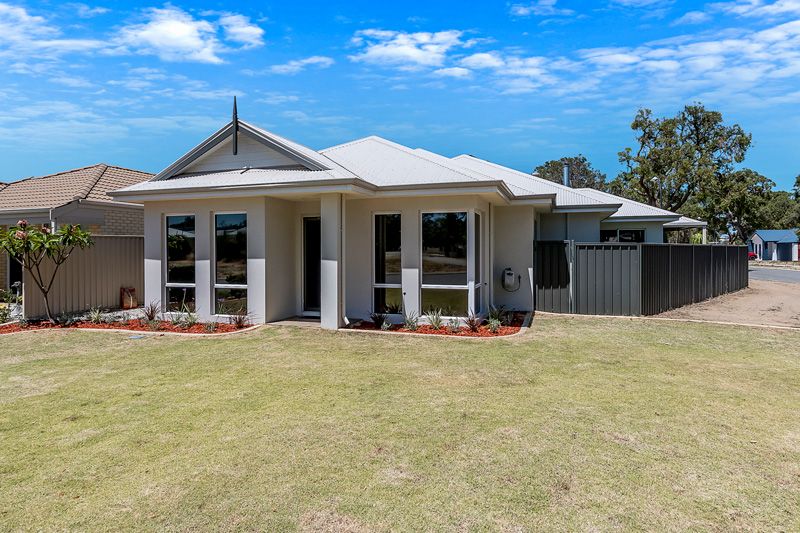 3 bedrooms House in 2 Conebush Circle FALCON WA, 6210