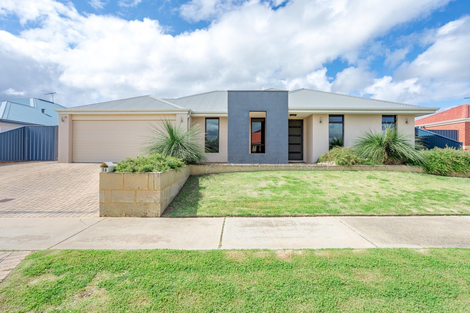 4 bedrooms House in 16 Halfpenny Way BYFORD WA, 6122
