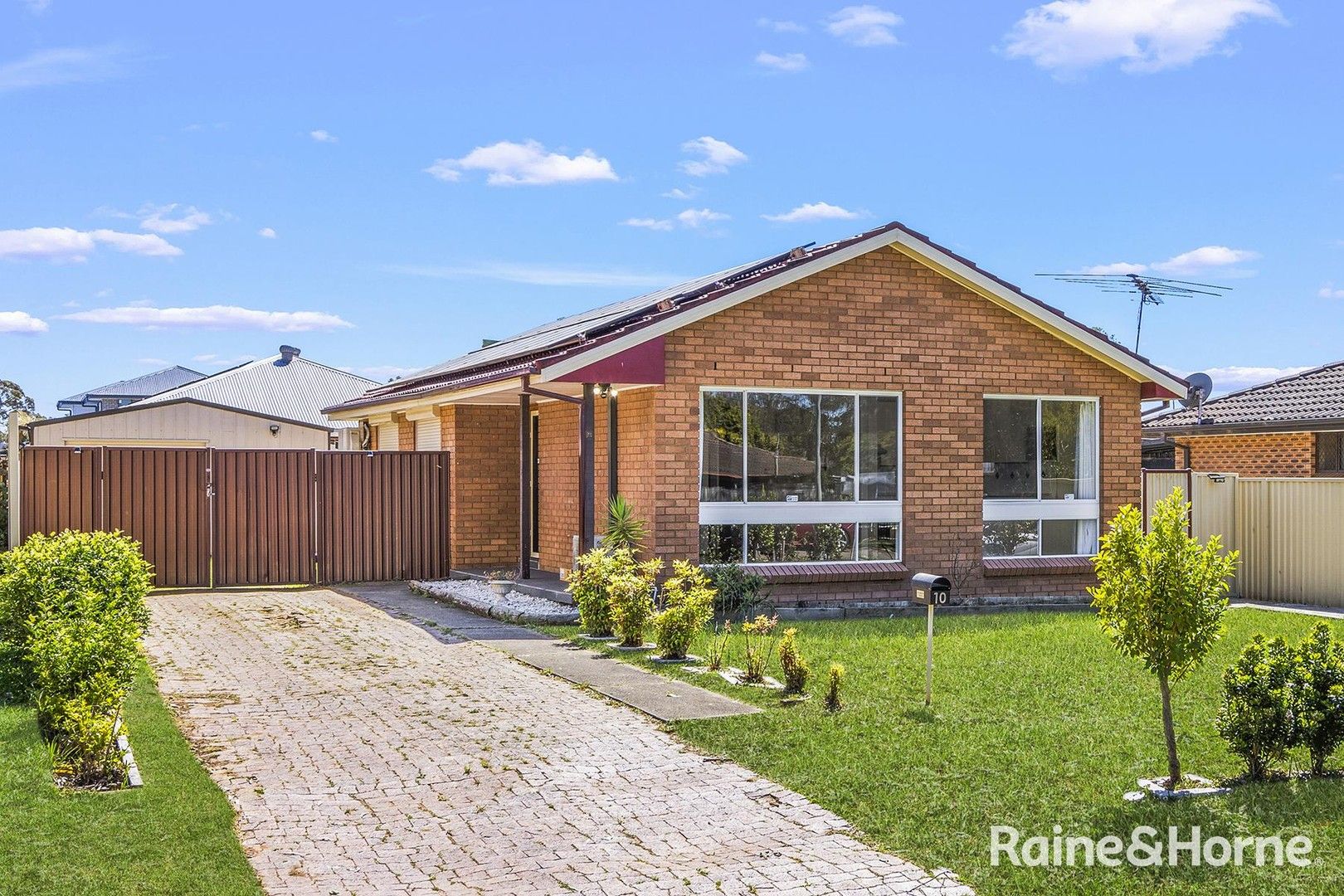 3 bedrooms House in 10 Kelburn Place AIRDS NSW, 2560