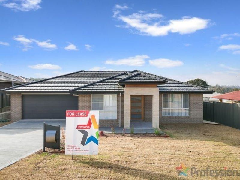 4 bedrooms House in 27 Arundel Drive ARMIDALE NSW, 2350