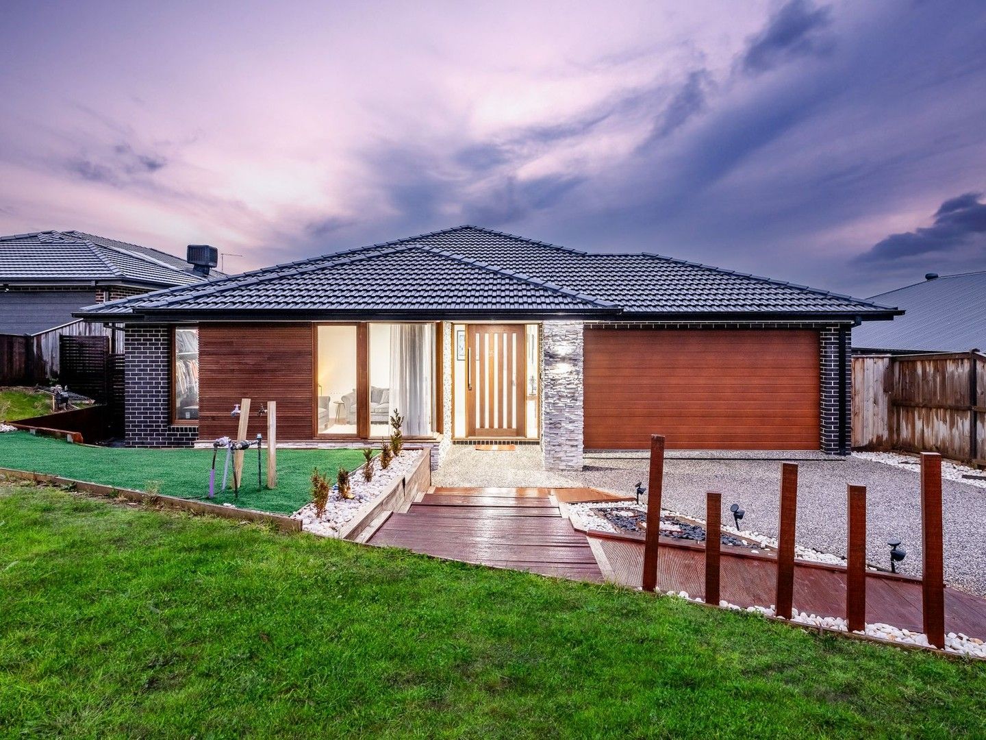 4 bedrooms House in 25 Montalto Drive PAKENHAM VIC, 3810