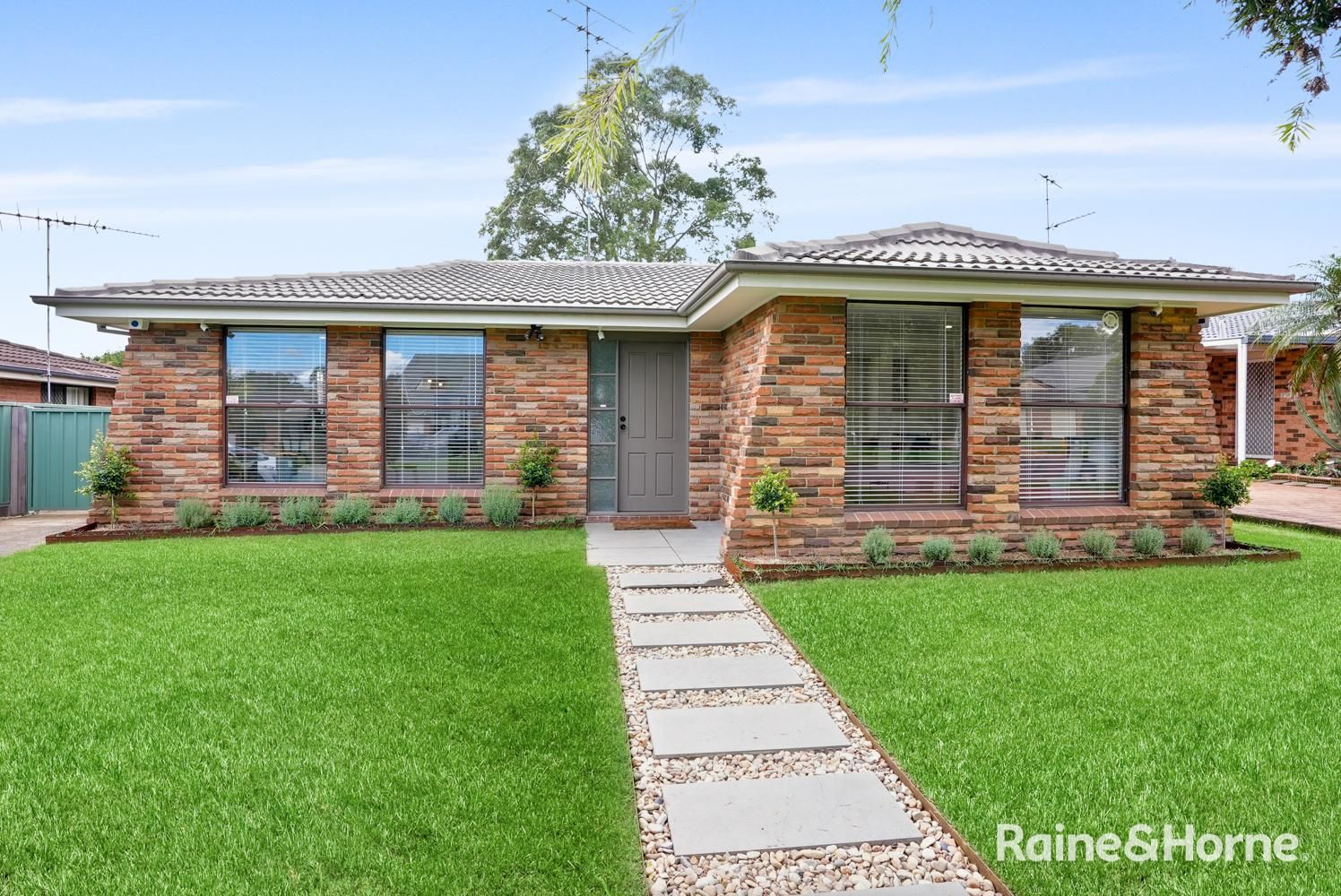 3 bedrooms House in 121 McFarlane Drive MINCHINBURY NSW, 2770