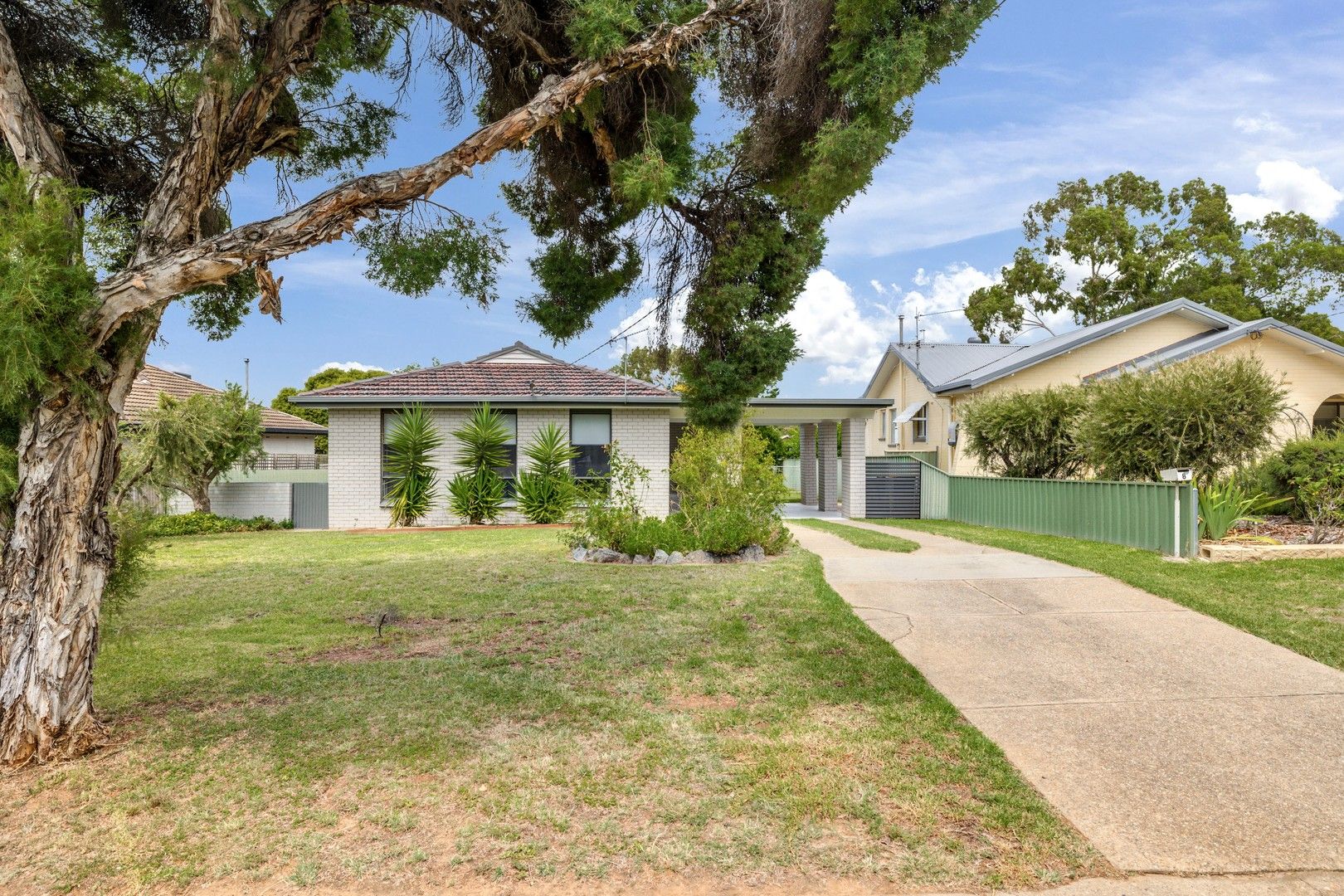 8 Cooinbil Crescent, Kooringal NSW 2650, Image 0