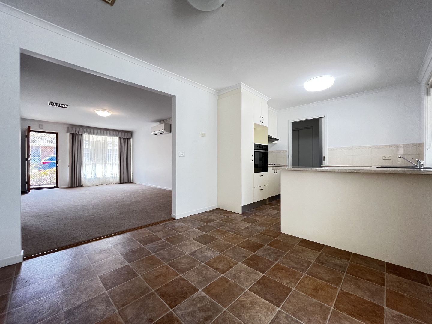 97 Oakwood Court, West Albury NSW 2640, Image 2