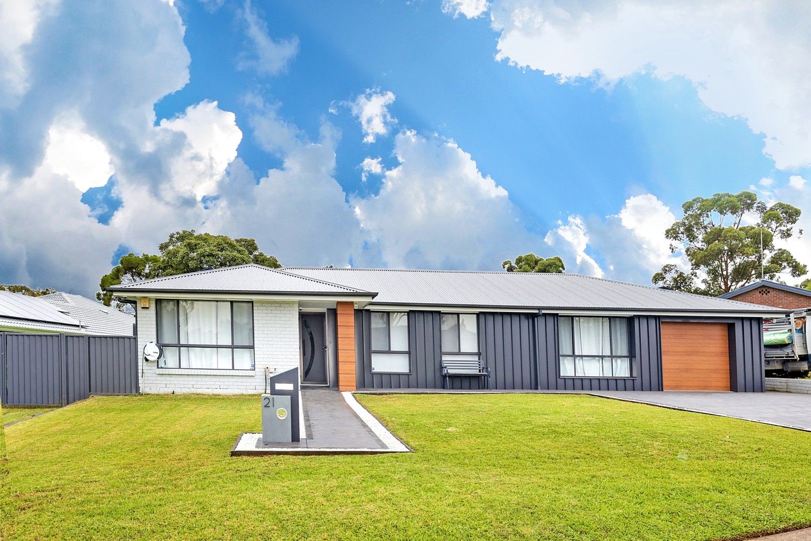 5 bedrooms House in 21 Titania Place CRANEBROOK NSW, 2749