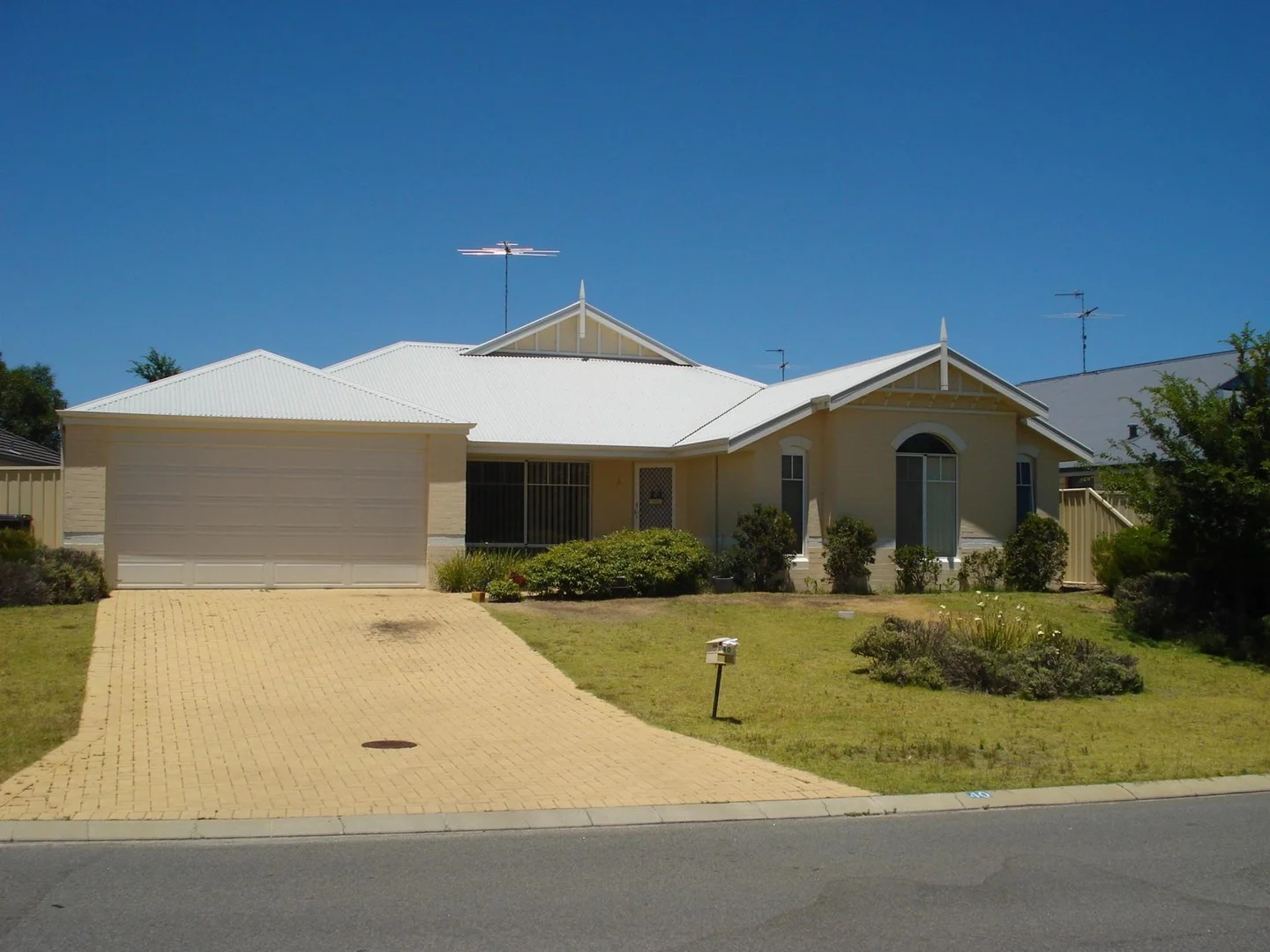 40 Ravendale Drive, Dudley Park WA 6210