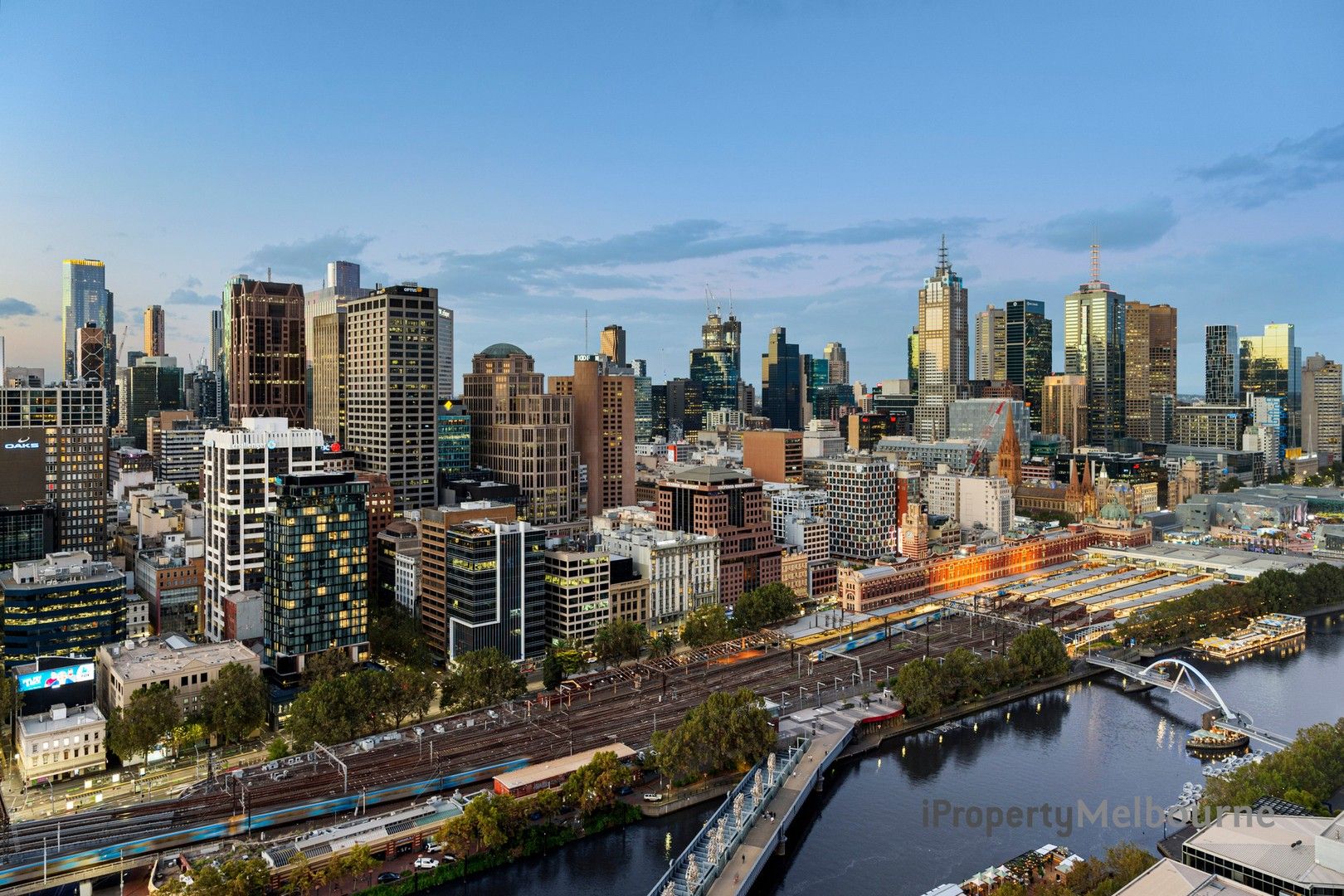 2 bedrooms Apartment / Unit / Flat in 3204/1 Freshwater Place SOUTHBANK VIC, 3006