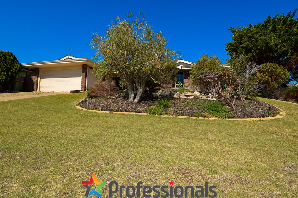 4 bedrooms House in 7 Petrel Close HALLS HEAD WA, 6210