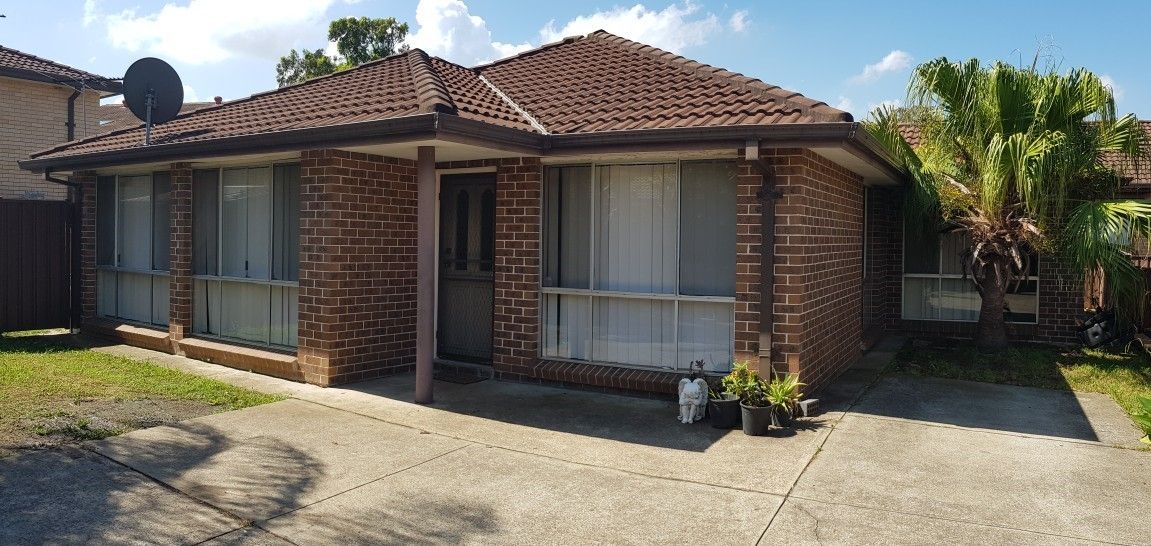 3 bedrooms Villa in 1/16 Murrumburrah Street WAKELEY NSW, 2176
