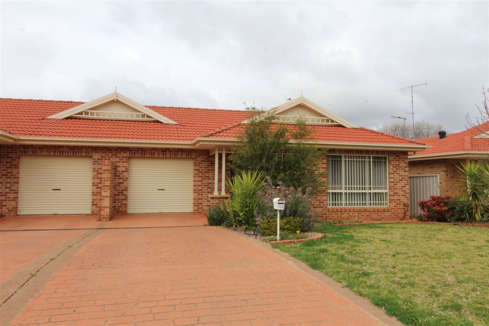 14b Meakin Street Griffith Nsw 2680 Apartment For Rent 340 Domain