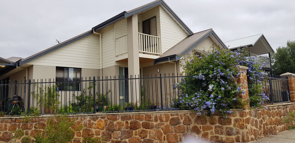 4 bedrooms House in 22 Castleroy Terrace DUNSBOROUGH WA, 6281