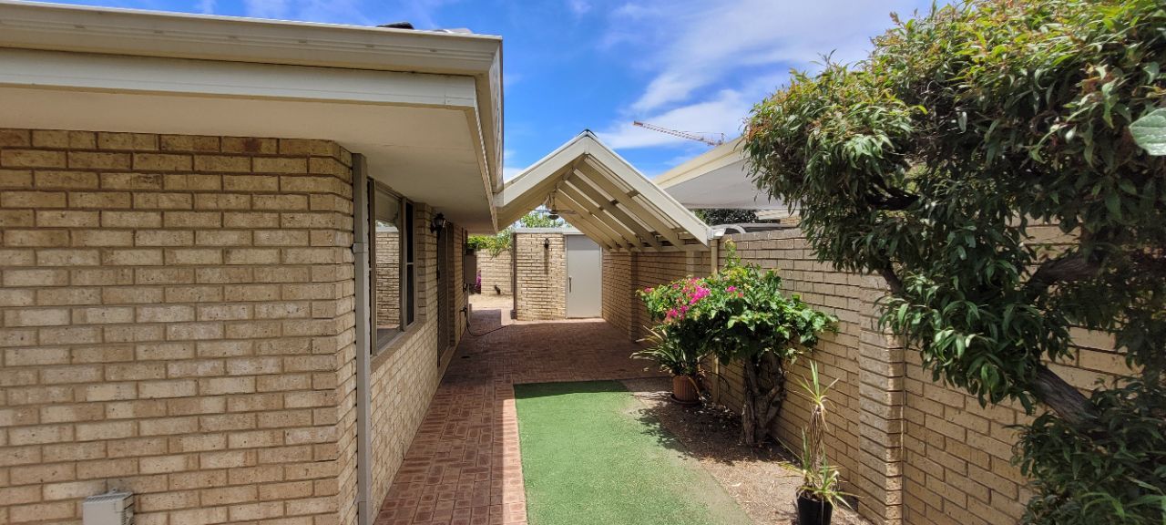 3 bedrooms Villa in 21 JANE ROAD APPLECROSS WA, 6153