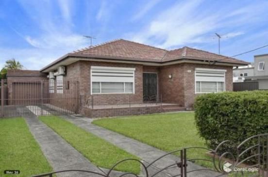 3 bedrooms House in 181 STATION STREET FAIRFIELD HEIGHTS NSW, 2165