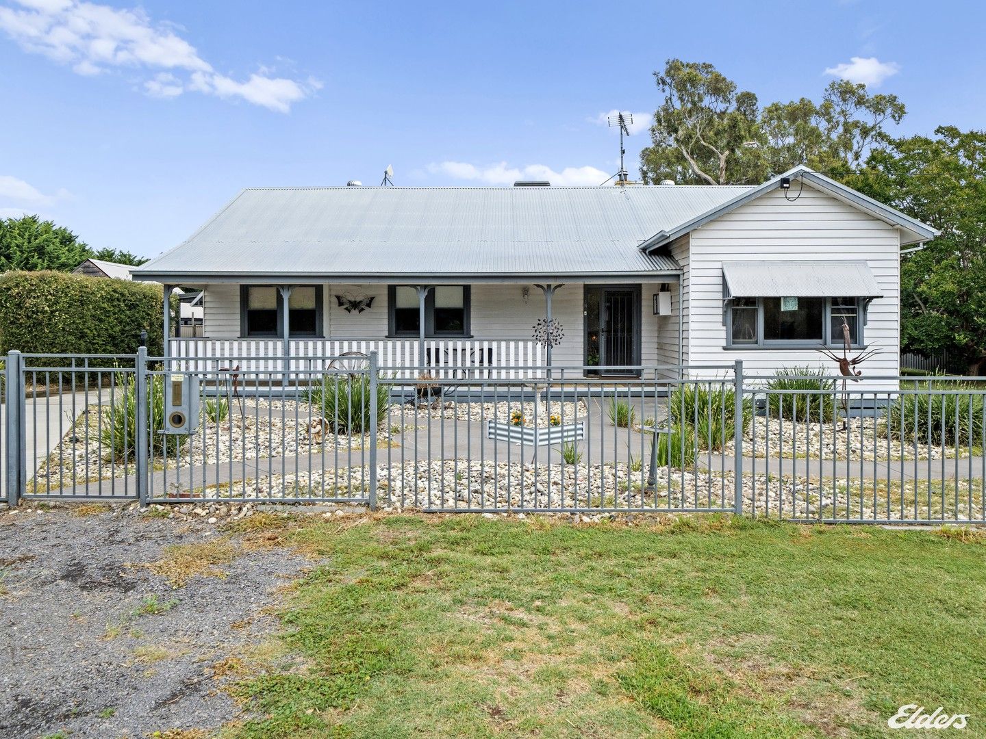 5 bedrooms House in 16 Shelton Street AVENEL VIC, 3664