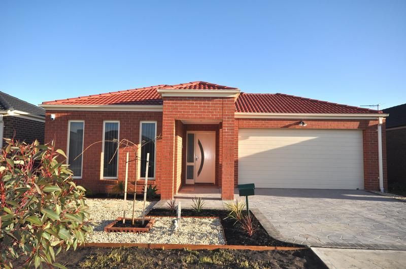 27 Kinglake Crescent, Craigieburn VIC 3064