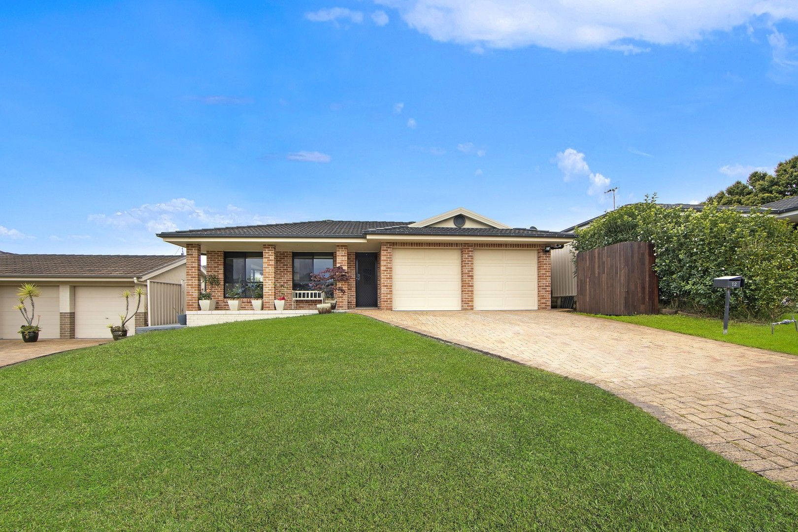 4 bedrooms House in 12 Yarra Place WADALBA NSW, 2259