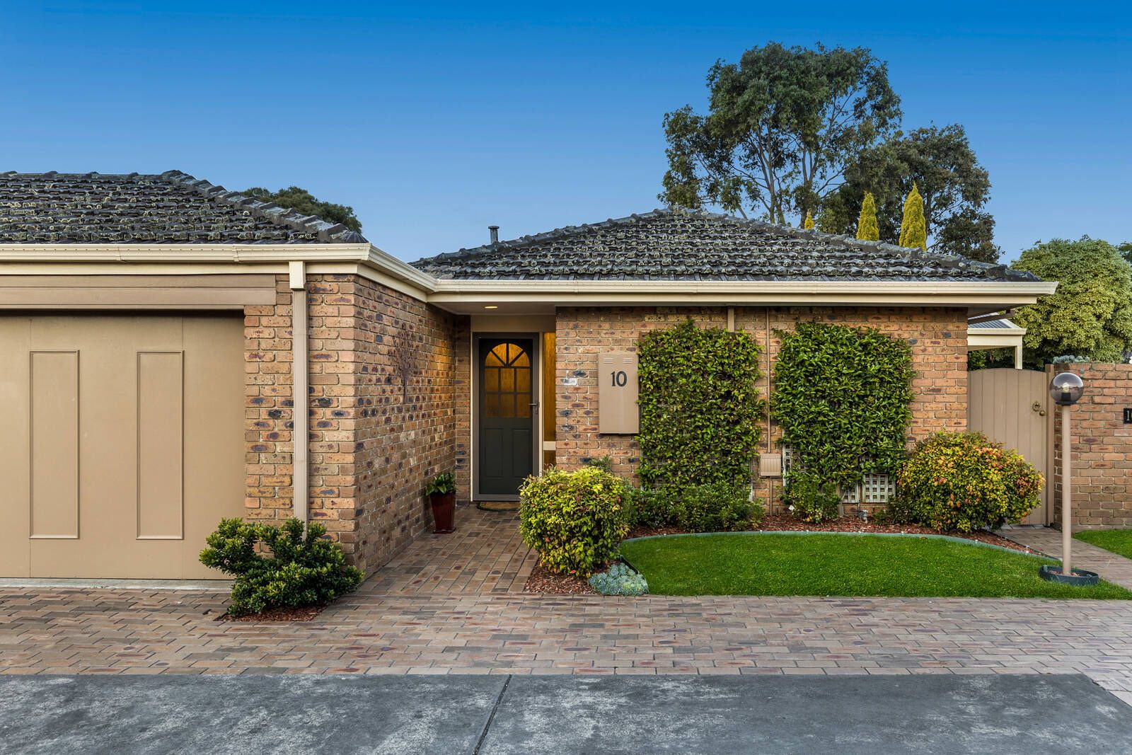 10/2-4 Greenview Close, Dingley Village VIC 3172, Image 0