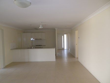 7 IVY STREET, Roma QLD 4455, Image 2