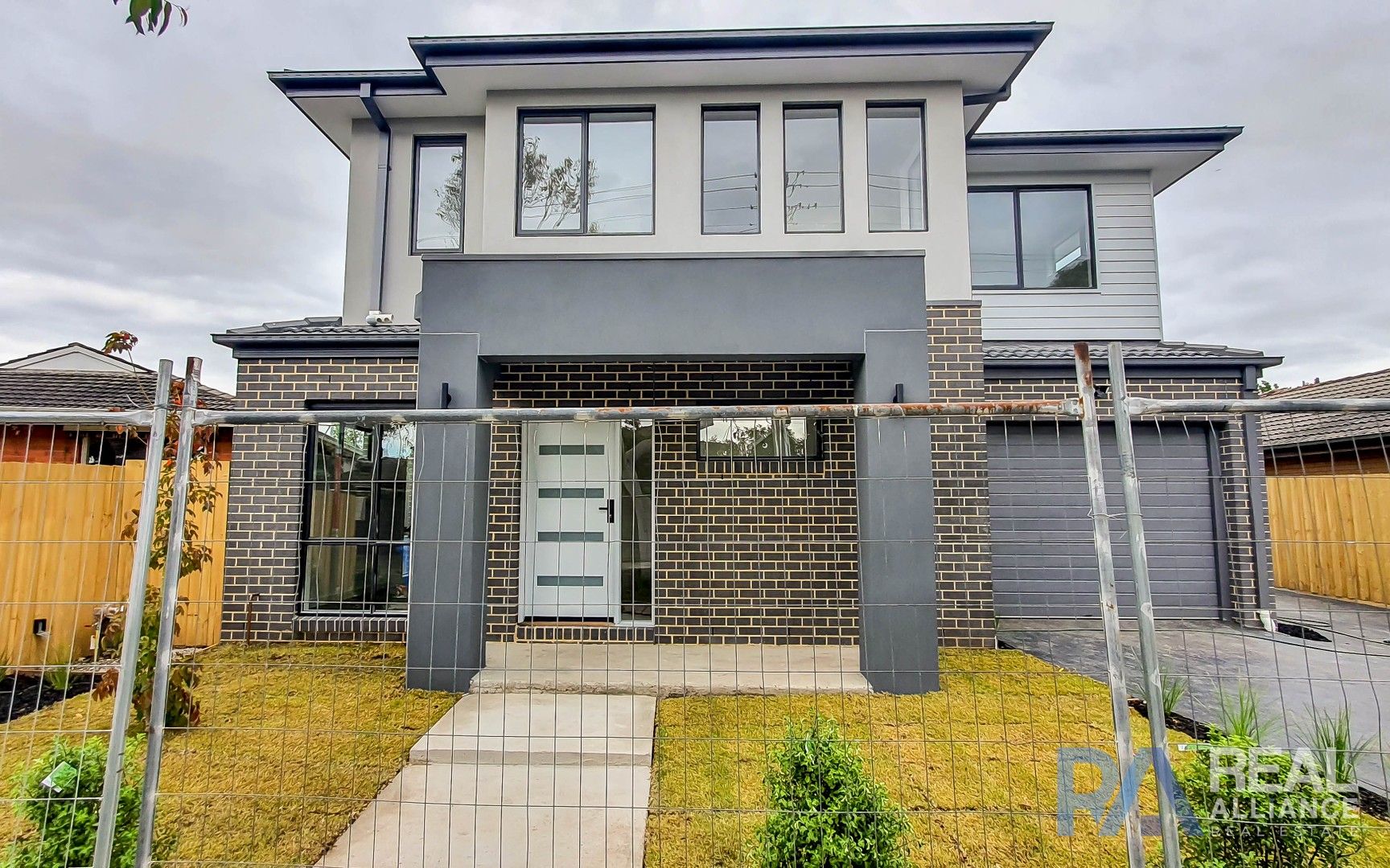 3 bedrooms Townhouse in unit 1/3 Jillian Street CRANBOURNE VIC, 3977