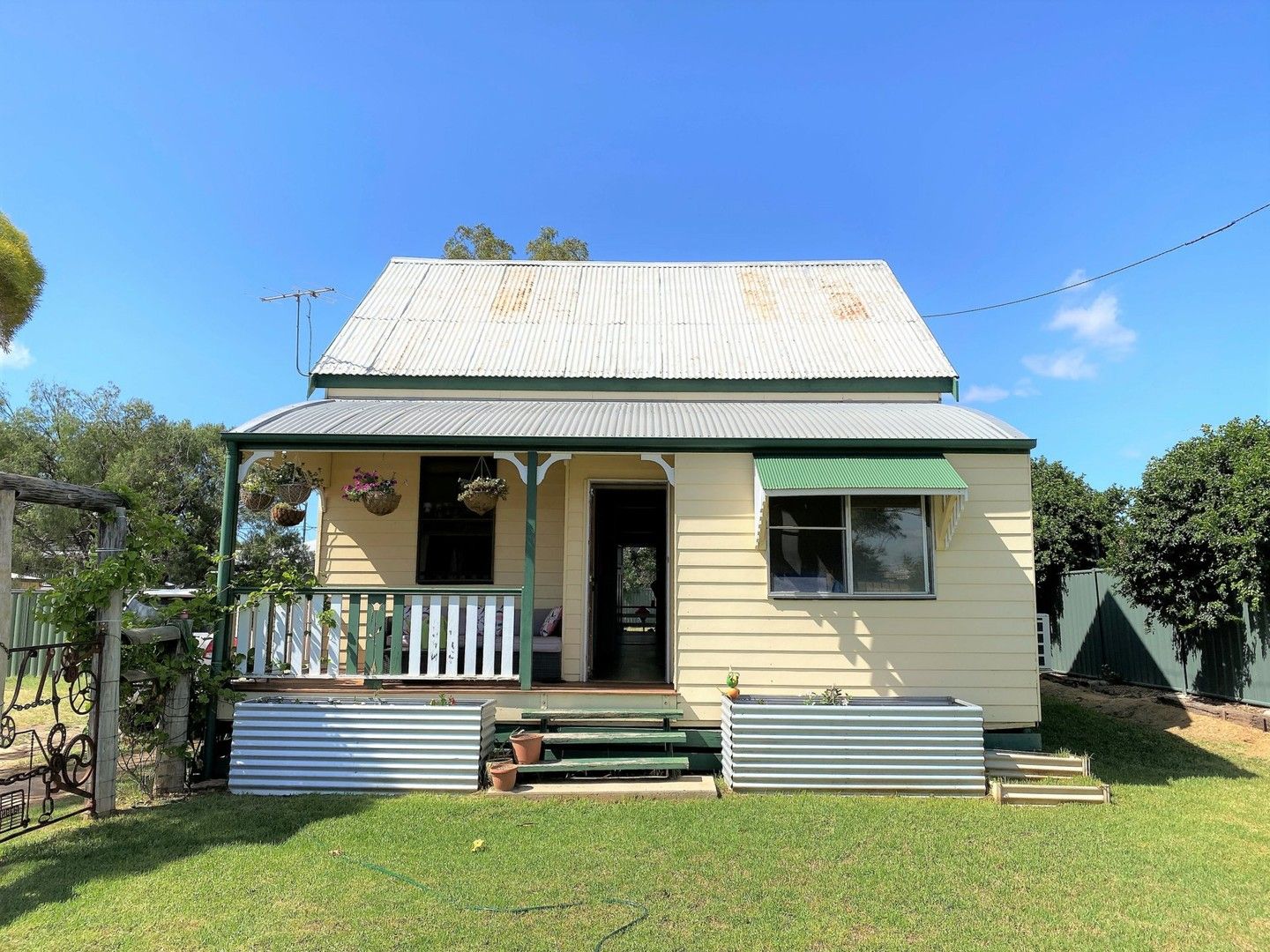 16 Hoffman Street, Roma QLD 4455 Domain