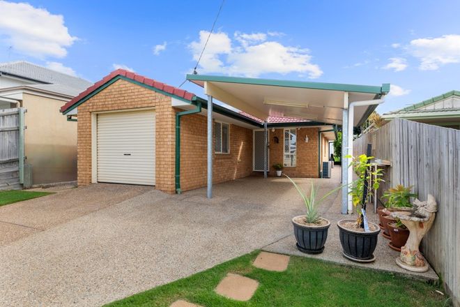 Picture of 39 Madgwick Street, WYNNUM QLD 4178