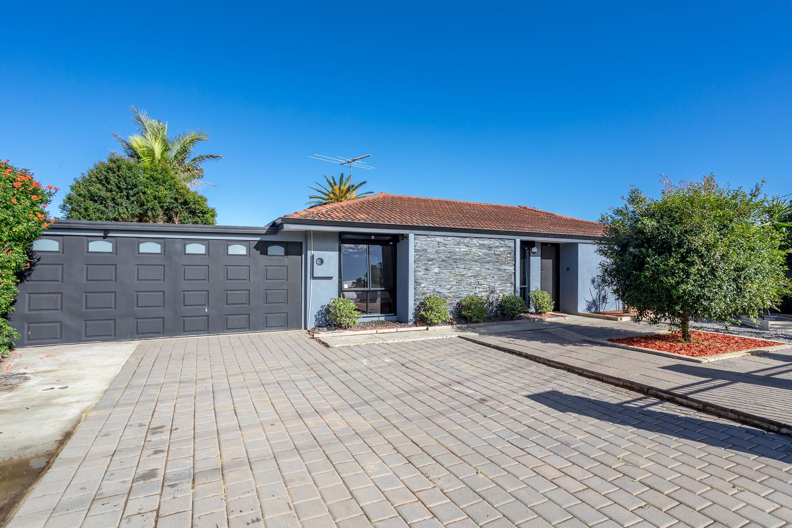 16 Tomlinson Place, Armadale WA 6112, Image 1