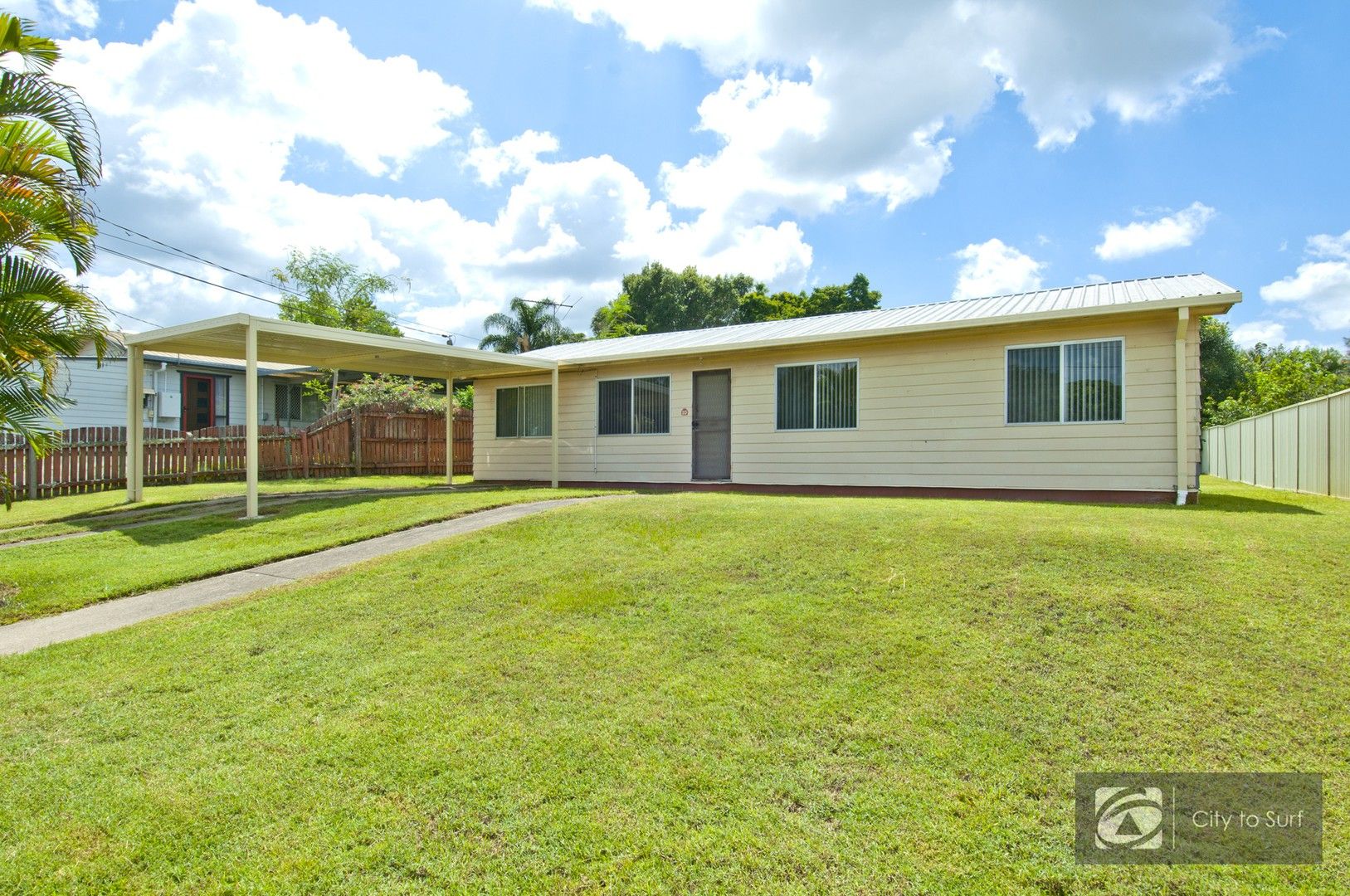 3 bedrooms House in 10 Peppermint Street CRESTMEAD QLD, 4132