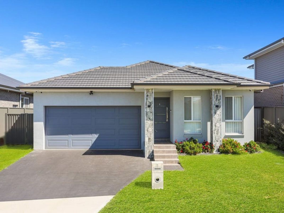 4 bedrooms House in 13 Redden Crescent RIVERSTONE NSW, 2765