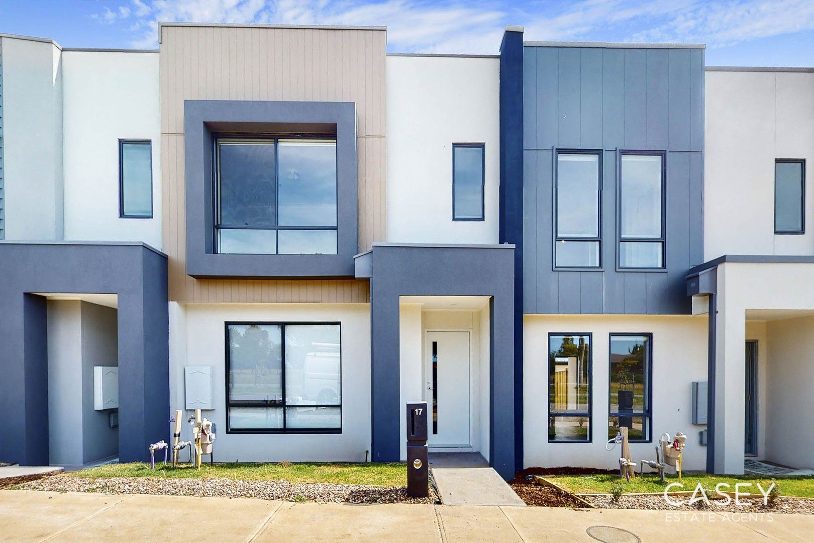 3 bedrooms House in 17 Magias Circuit CLYDE VIC, 3978