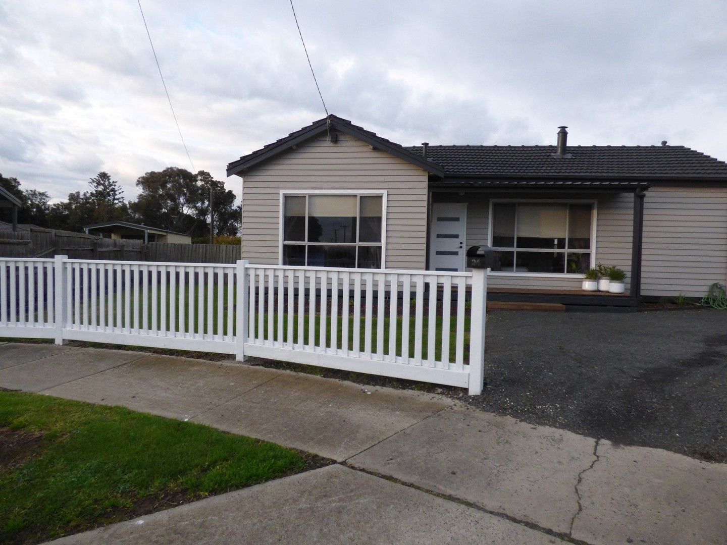 3 bedrooms House in 24 Armstrong Court TRARALGON VIC, 3844