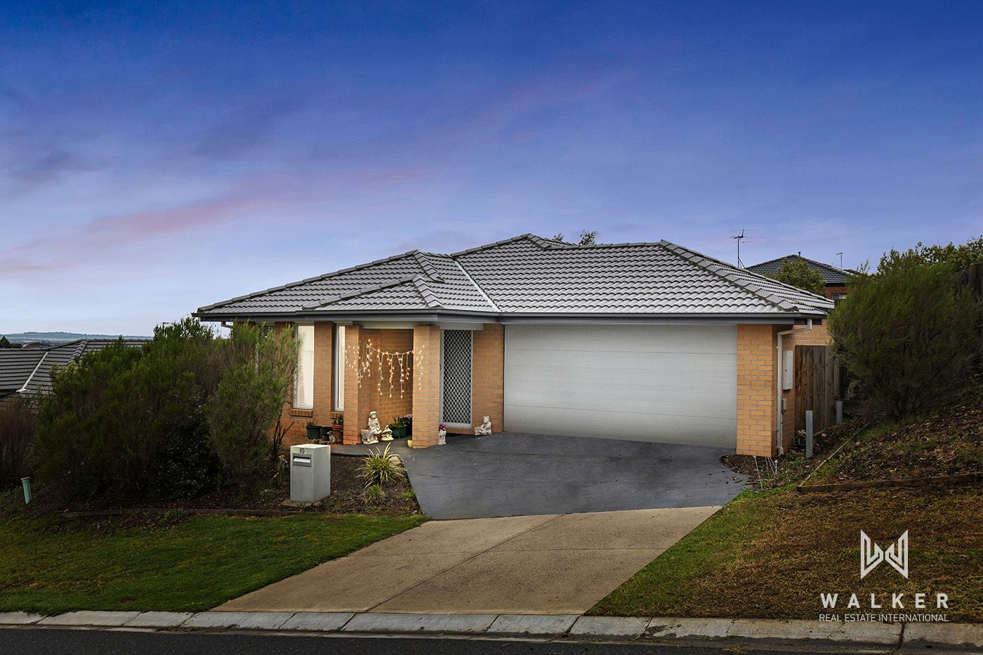 4 bedrooms House in 10 Highbridge Crescent SUNBURY VIC, 3429