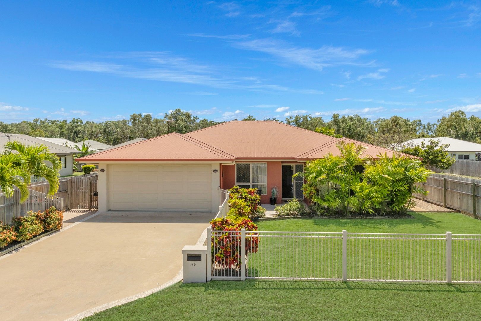 4 bedrooms House in 69 Daintree Drive BUSHLAND BEACH QLD, 4818