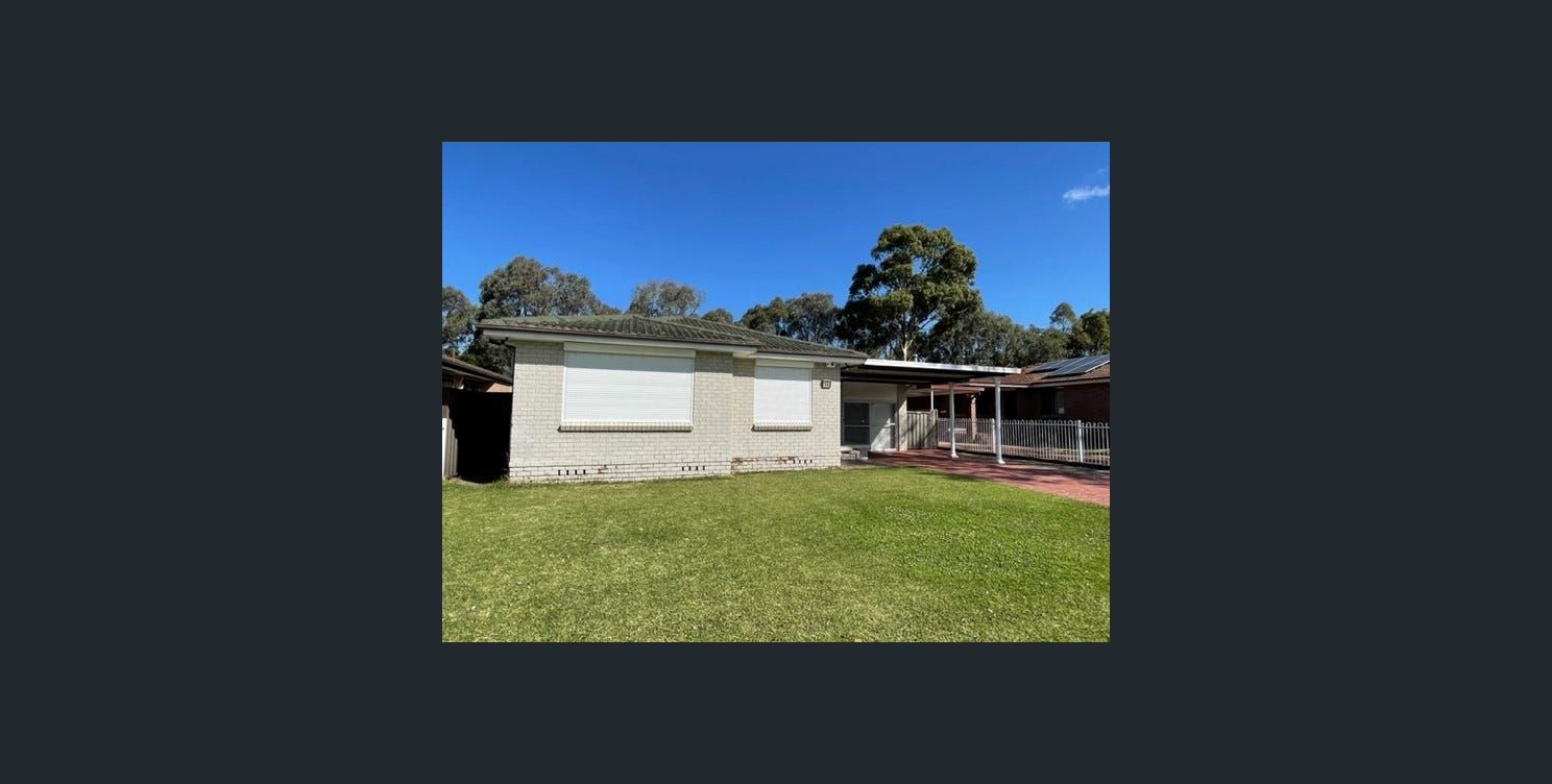 4 bedrooms House in 19 Triten Avenue GREENFIELD PARK NSW, 2176