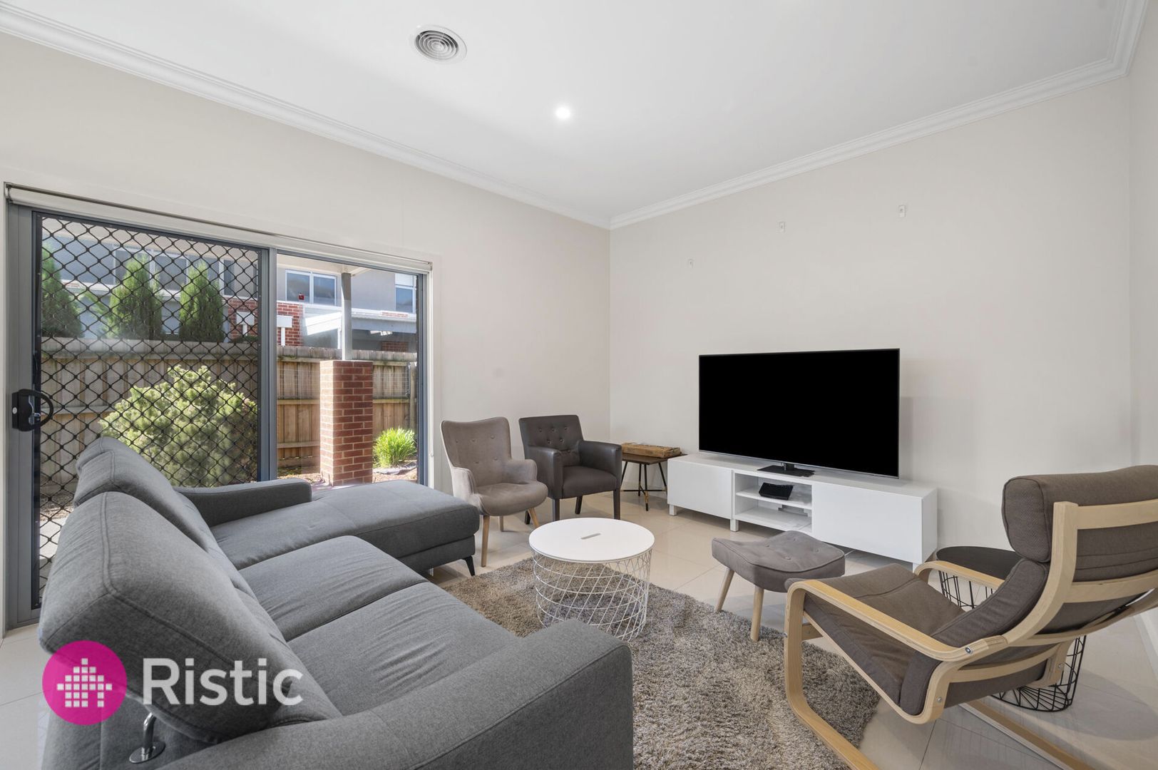 13/37 Gordons Road, South Morang VIC 3752, Image 2