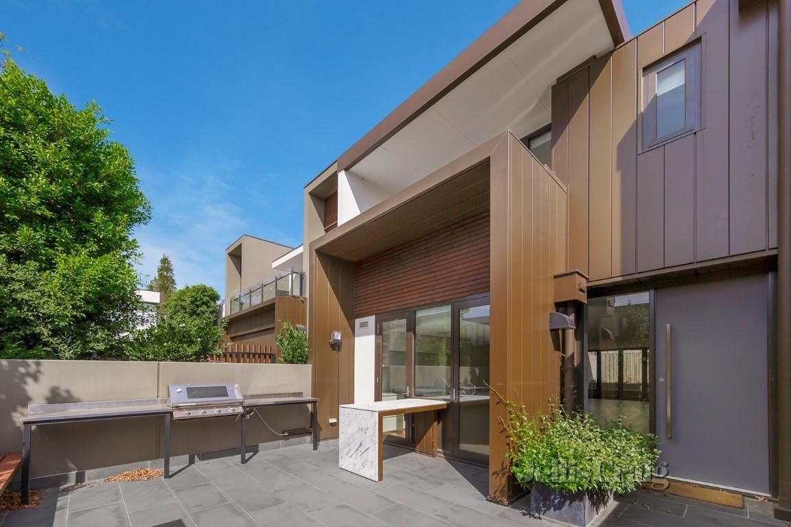 3 bedrooms Townhouse in 17 Pin Oak Court CANTERBURY VIC, 3126
