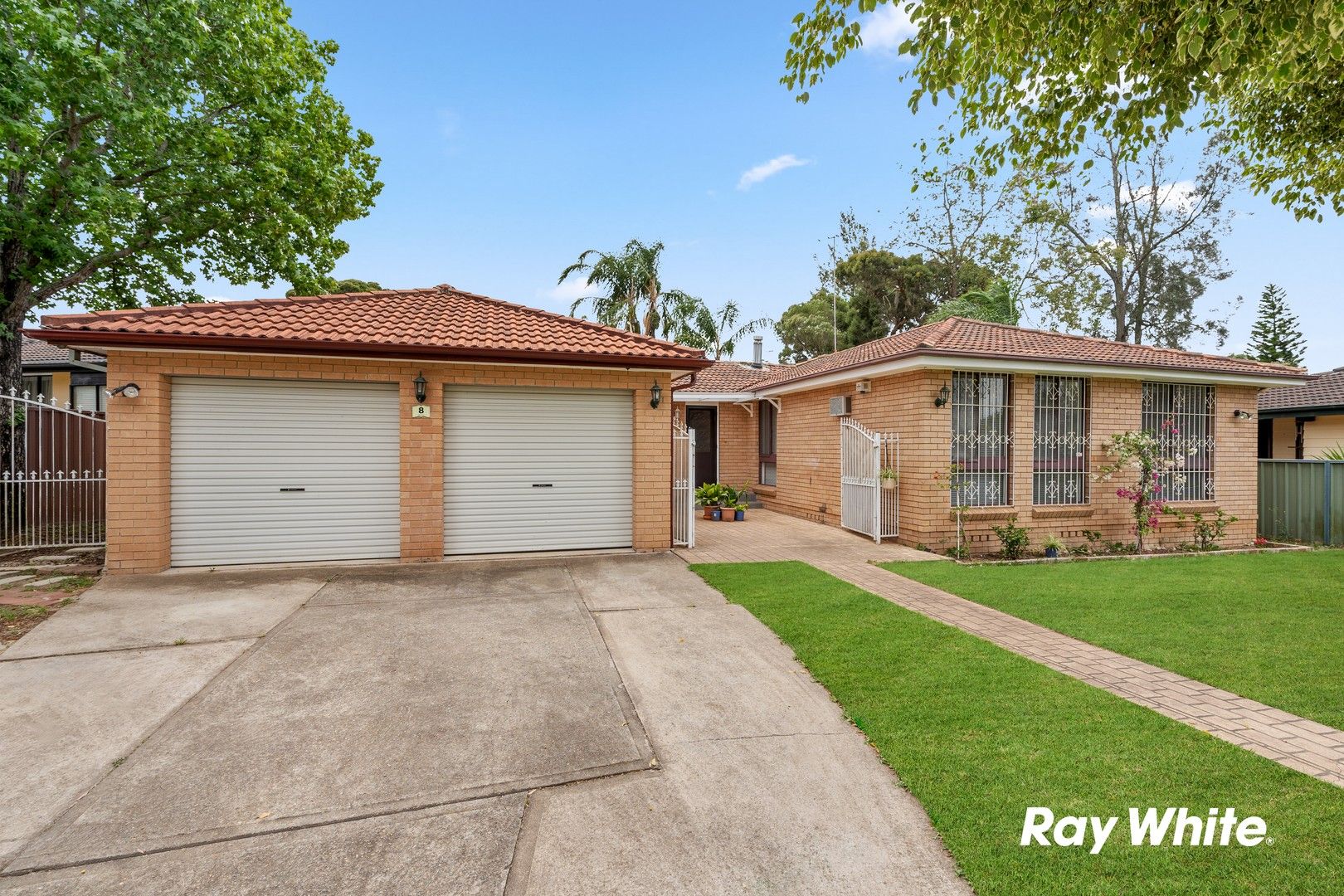 4 bedrooms House in 8 Reeve Crescent DOONSIDE NSW, 2767