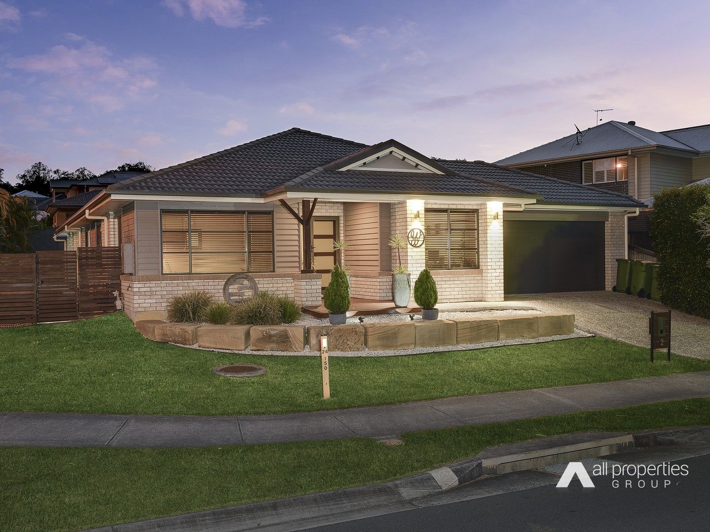 4 bedrooms House in 2 Kenneth Drive AUGUSTINE HEIGHTS QLD, 4300