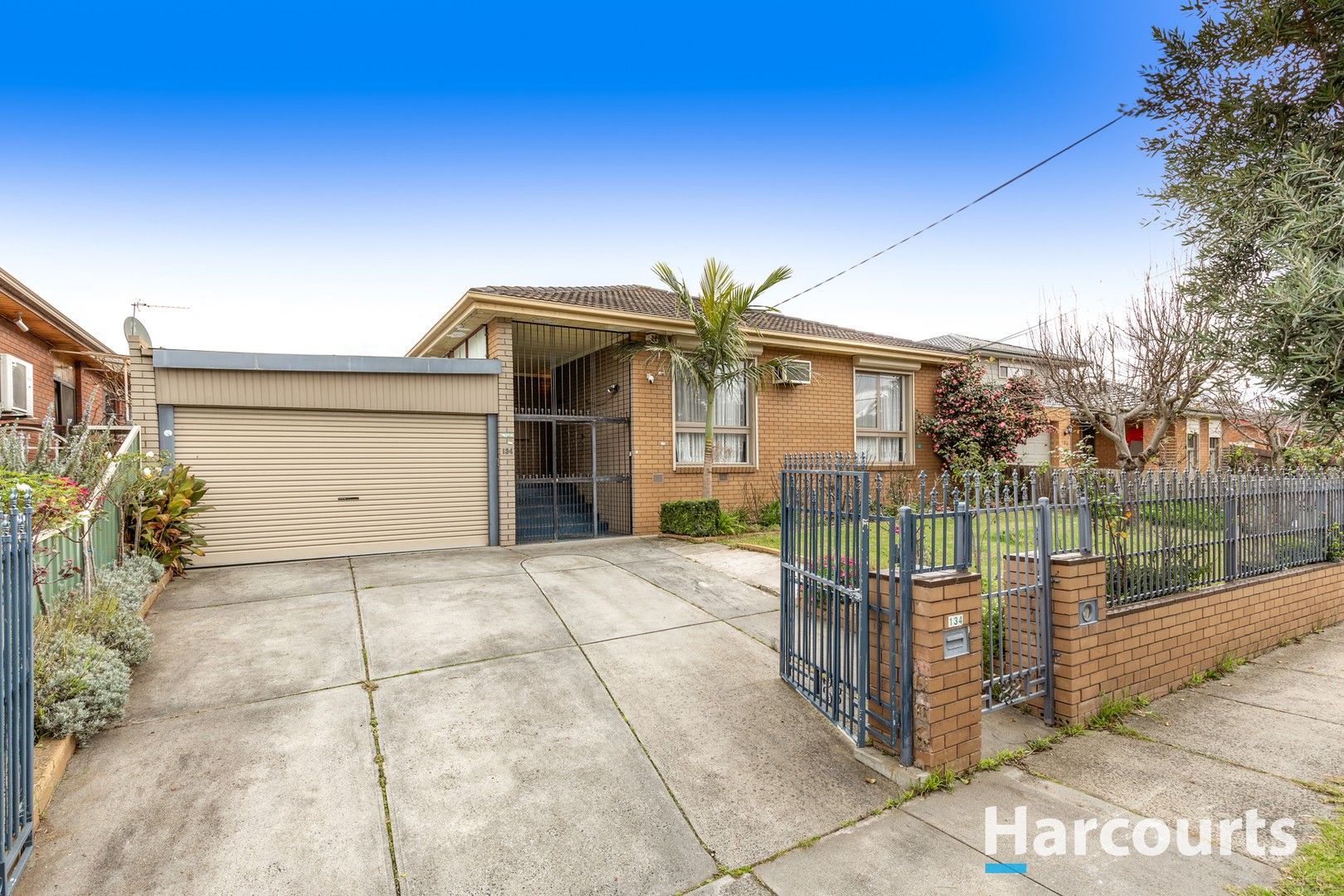 5 bedrooms House in 134 Jacksons Road NOBLE PARK NORTH VIC, 3174