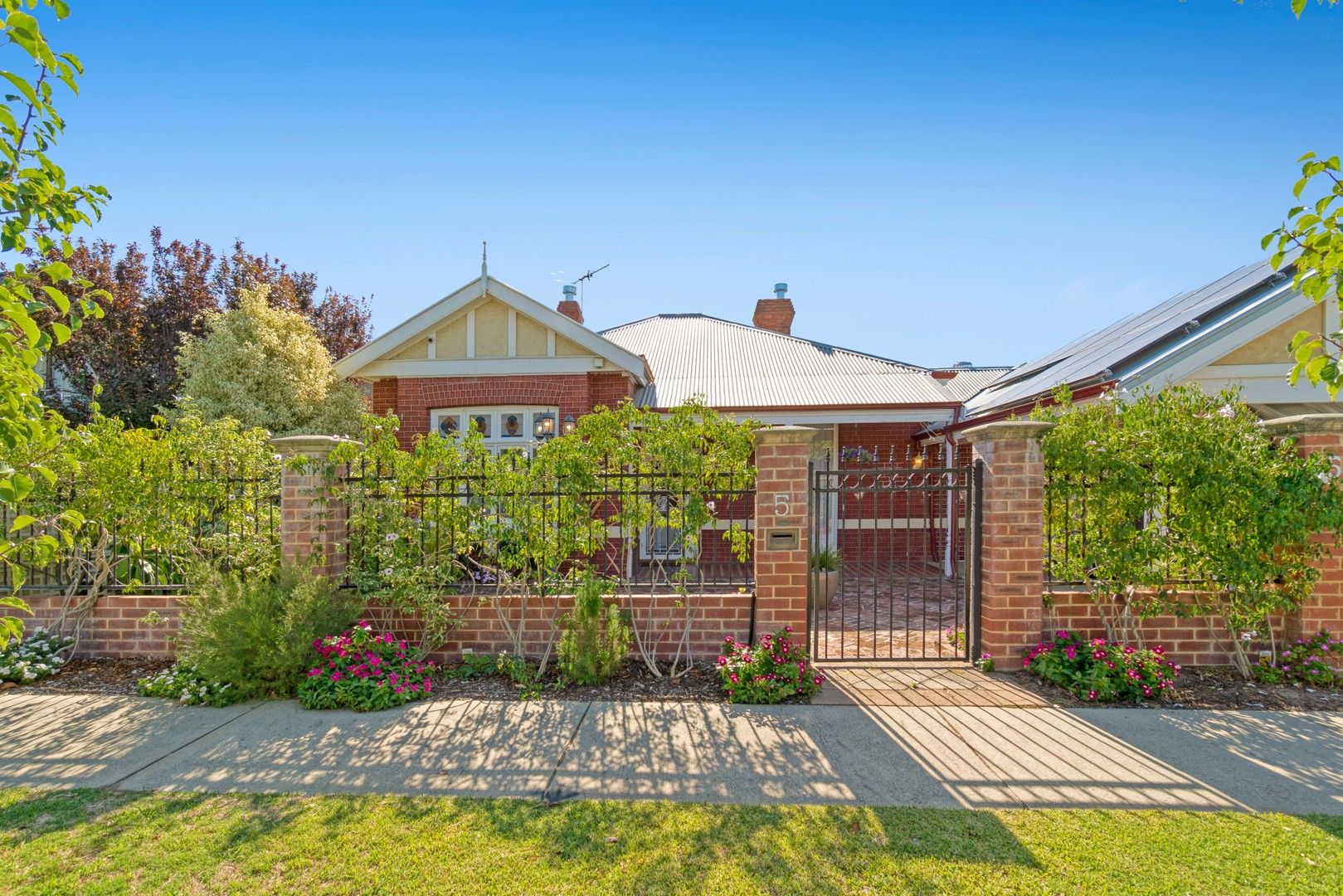 4 bedrooms House in 5 Elizabeth Street MAYLANDS WA, 6051