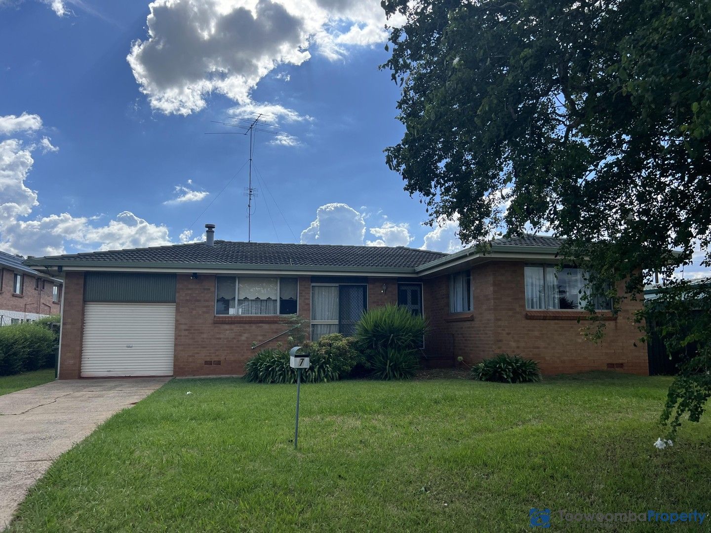 3 bedrooms House in 7 Whitefriars Street ROCKVILLE QLD, 4350