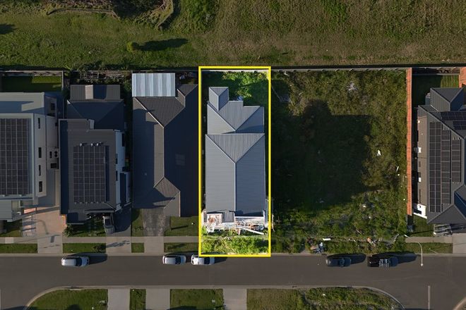 Picture of 111 Rosedale Circuit, CARNES HILL NSW 2171